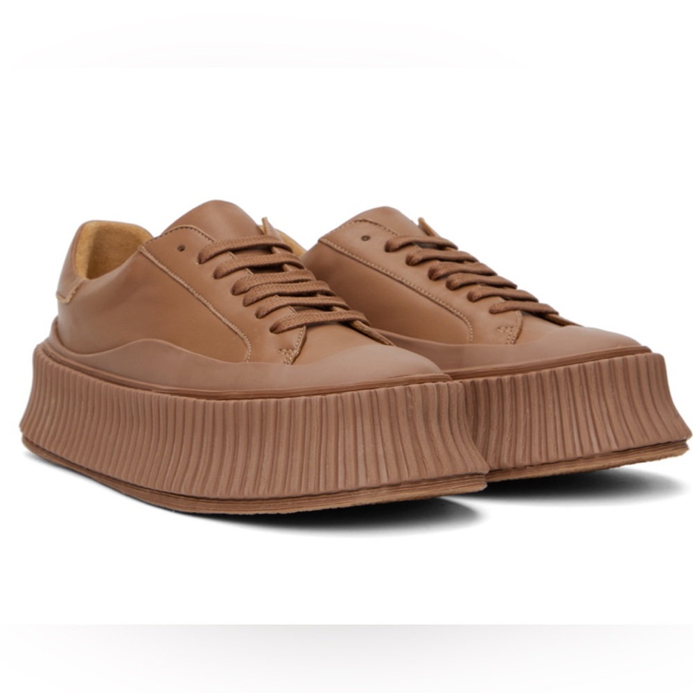 Jil Sander
Tan leather sneakers, size 38